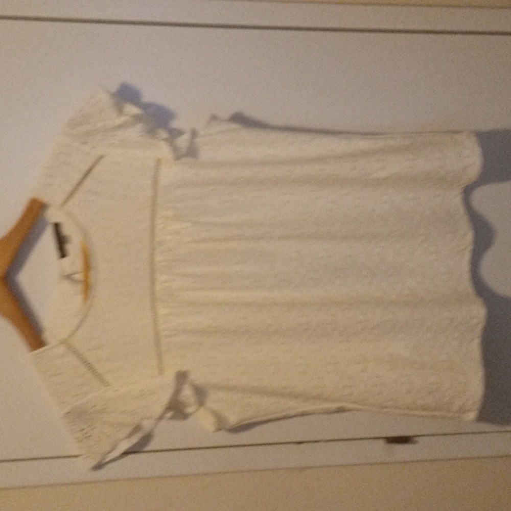 3/$25 Adrianna Papell White Eyelet Hole Top Size Medium